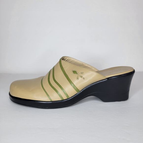 CLARKS Leather Slip On Wedge Mules Clogs Beige Green Women's sz 11 Style 75179 - Picture 3 of 13